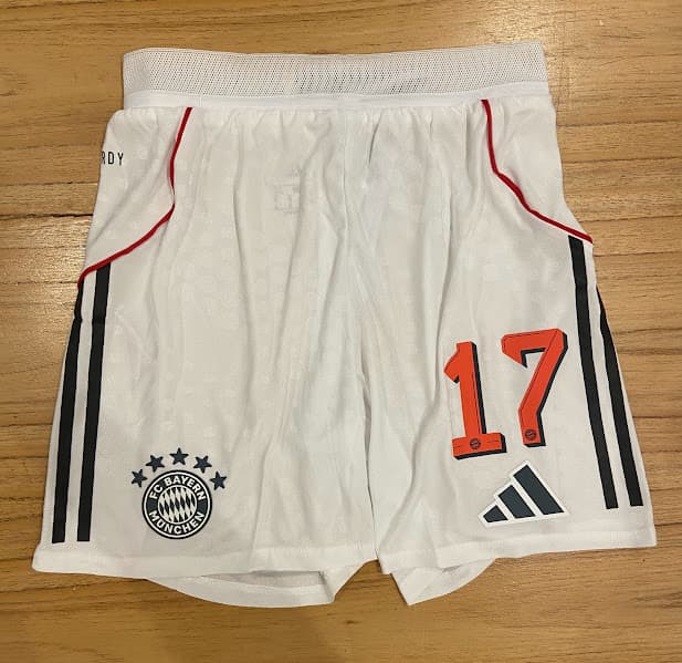 SHORT BAYER MUNICH BLANCO - 25/26 - NUMERO 17