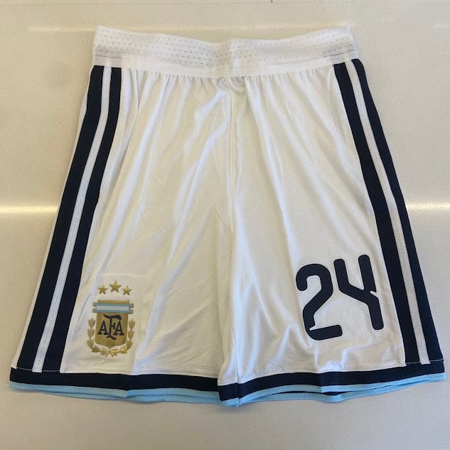 SHORT ARGENTINA BLANCO - MUNDIAL 2026 - NUMERO 24