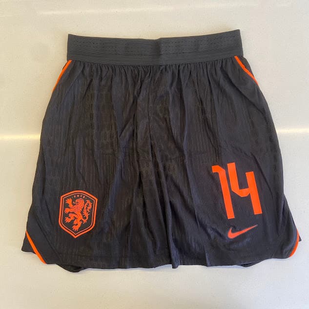 SHORT HOLANDA NEGRO - MUNDIAL 2026 - NUMERO 14