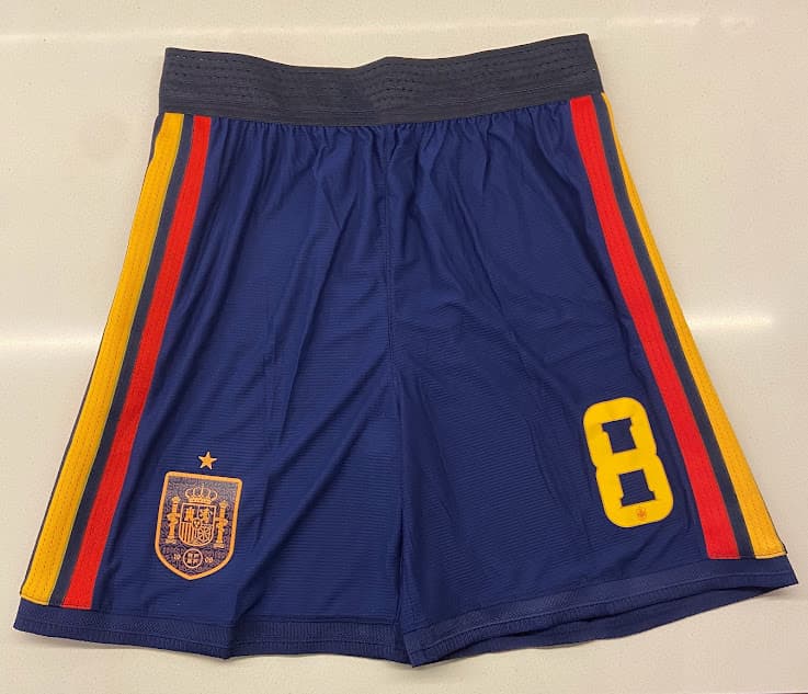 SHORT ESPAÑA AZUL - MUNDIAL 2026 - NUMERO 8