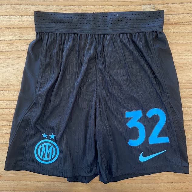 SHORT INTER NEGRO - 25/26 - NUMERO 32