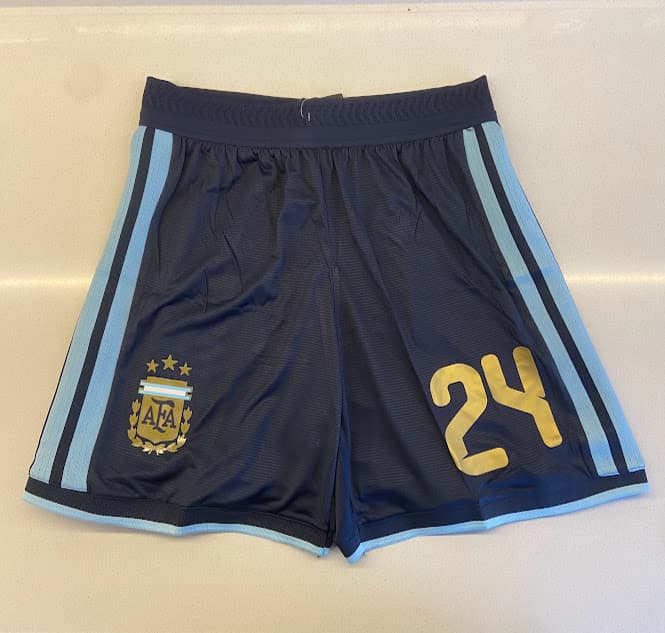 SHORT ARGENTINA AZUL OSCURO - MUNDIAL 2026 - NUMERO 24