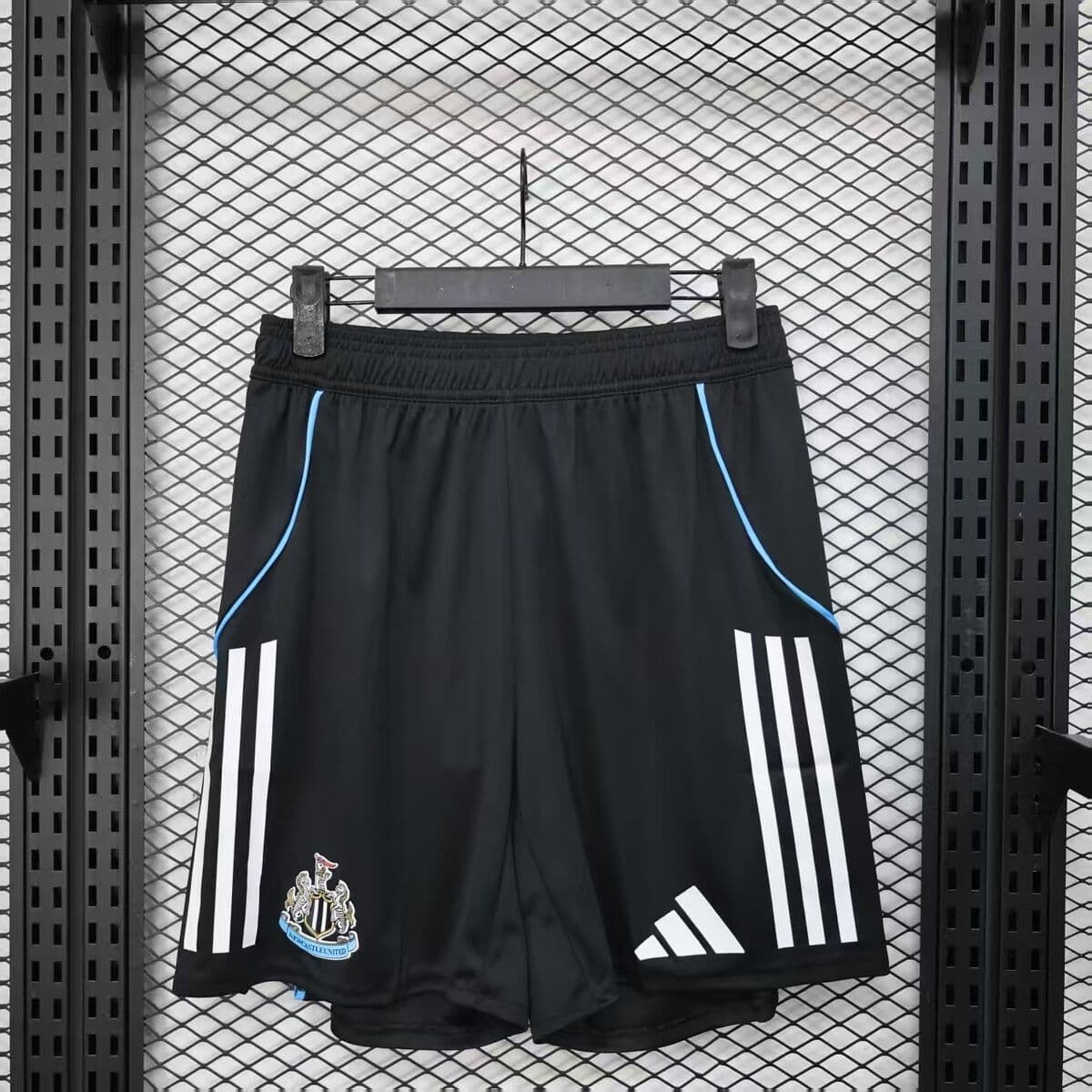 Short Newcastle Suplente Negro · Versión Jugador