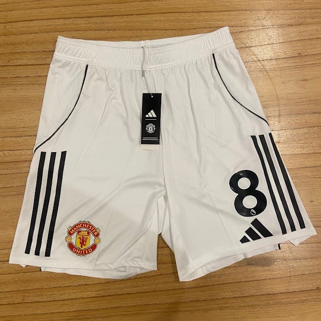 SHORT MANCHESTER UNITED BLANCO - 25/26 - NUMERO 8