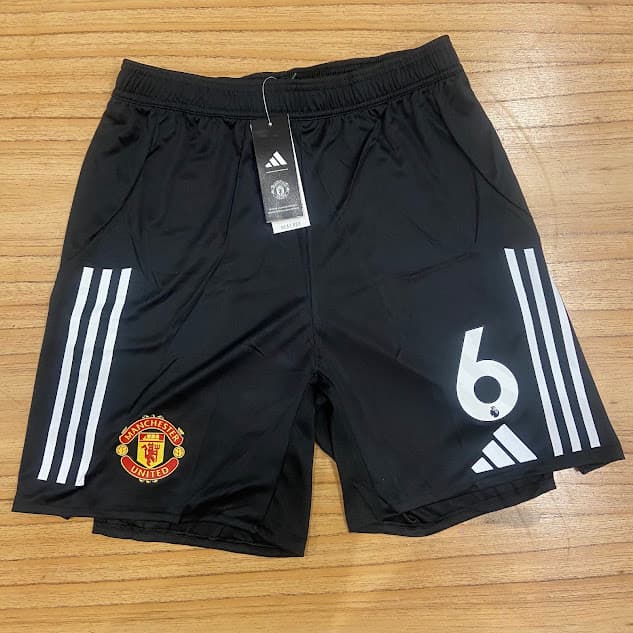 SHORT MANCHESTER UNITED NEGRO - 25/26 - NUMERO 6