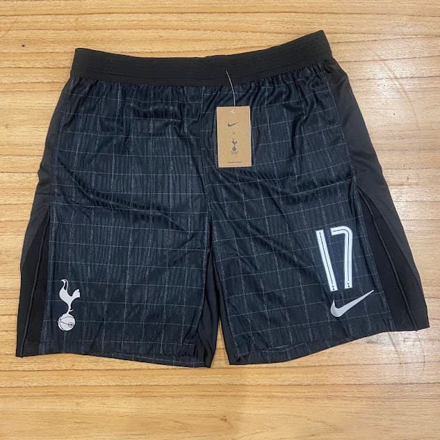 SHORT TOTTENHAM NEGRO - 25/26 - NUMERO 17